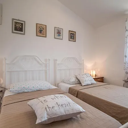 Malini By Interhome Boskari