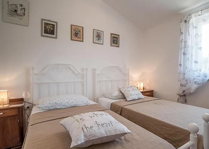 Malini By Interhome Boskari