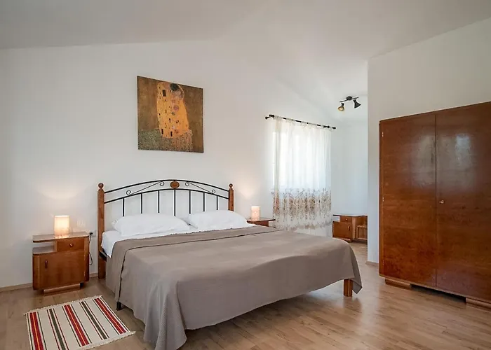 Malini By Interhome Boskari