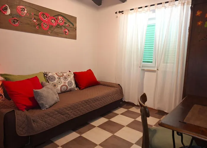 Malini By Interhome Boskari